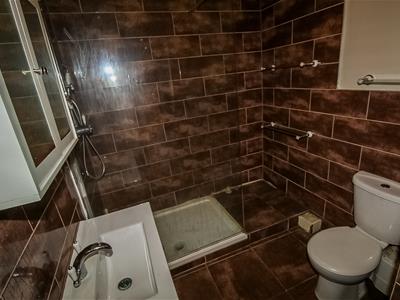 SHOWER ROOM/W.C.